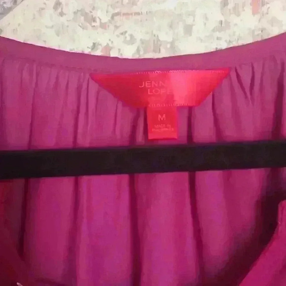 JENNIFER LOPEZ MAGENTA TOP SIZE MEDIUM LACE FRONT - Picture 4 of 7